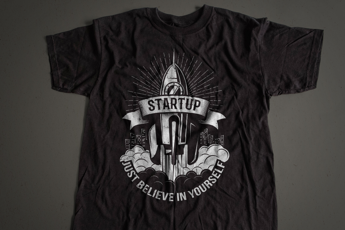 Download Иллюстрация "Startup Rocket Retro Emblem - Illustration" / Startup Rocket Retro Emblem - Illustration - Иллюстрация на тему графика emblem badge label illustration banner professional poster stamp ribbon symbol